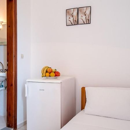 Antonis Studio Apartment Sfinarion Exterior photo
