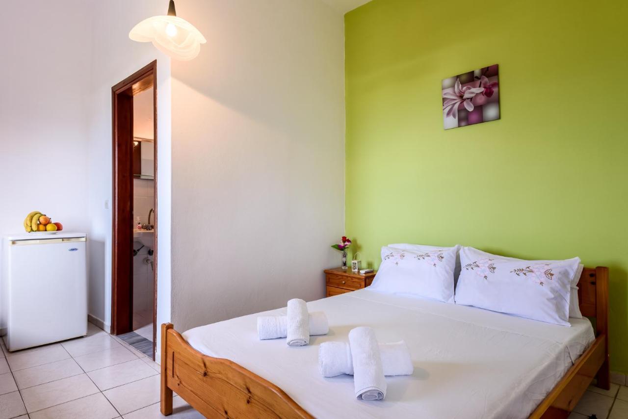 Antonis Studio Apartment Sfinarion Exterior photo