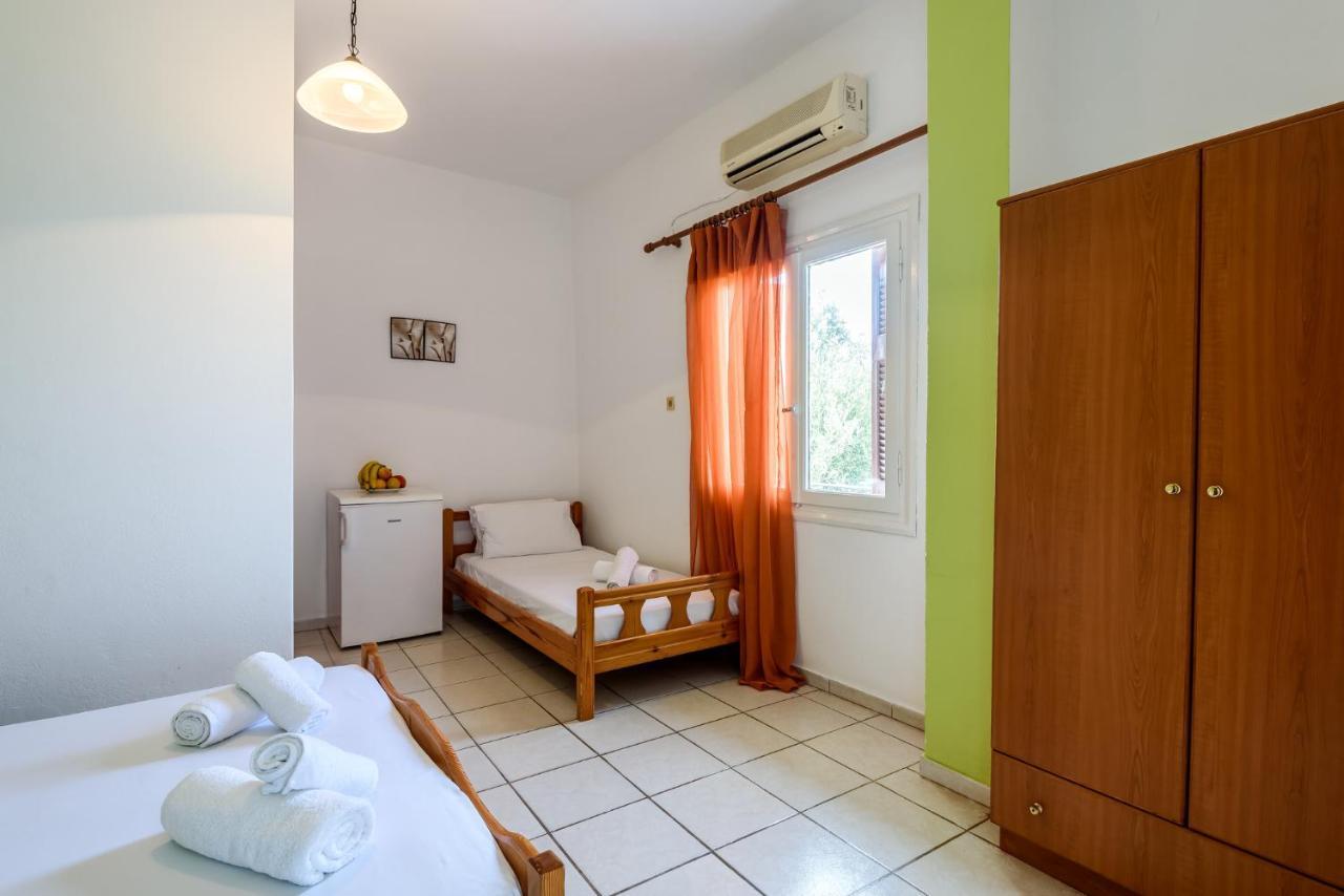 Antonis Studio Apartment Sfinarion Exterior photo