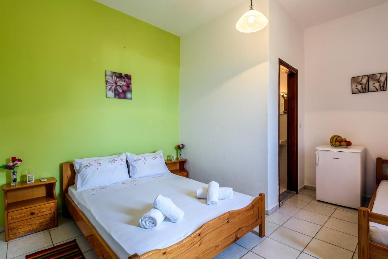 Antonis Studio Apartment Sfinarion Exterior photo