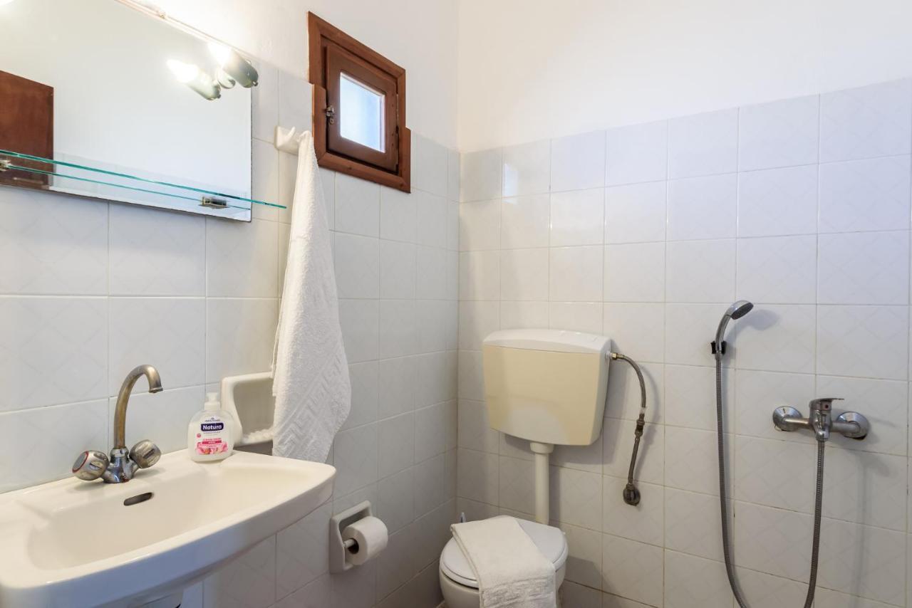 Antonis Studio Apartment Sfinarion Exterior photo