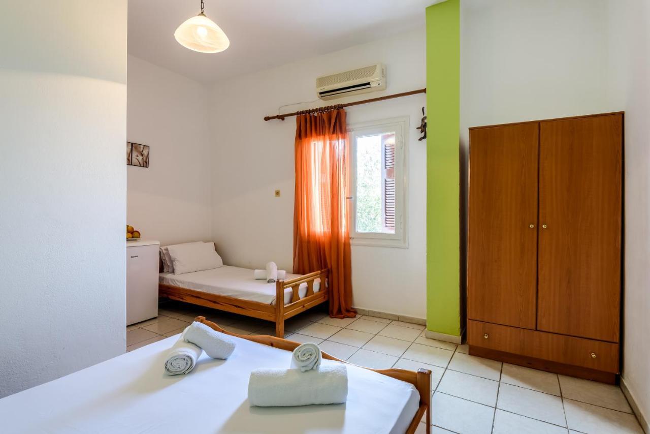 Antonis Studio Apartment Sfinarion Exterior photo
